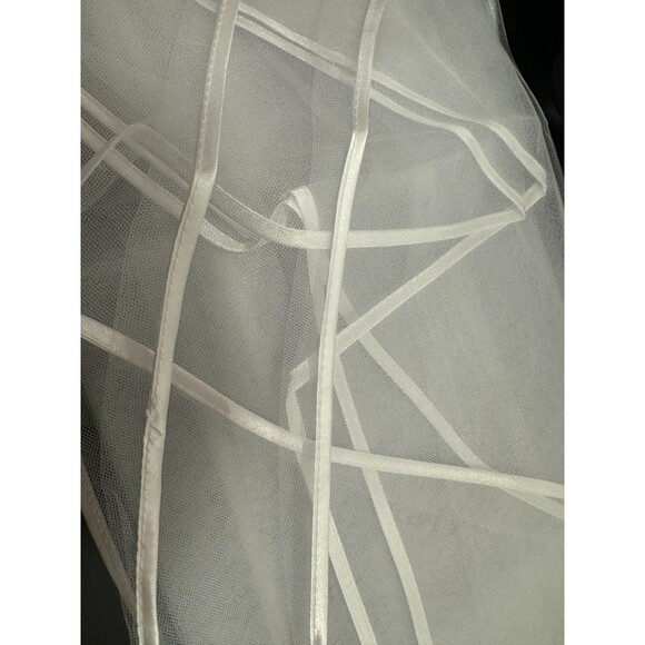 NWT Simple Design Tulle Stain Edge White Long Wedding Veil Bridal Veil with Comb - Picture 3 of 3